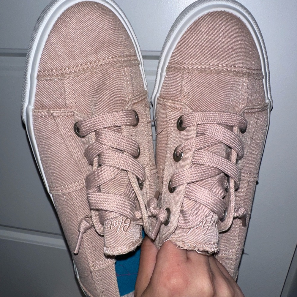 *no box* Pink blowfish malibu low rise sneaker shoes